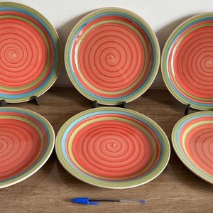 Lote siguiente: Set de 6 Platos Grandes de Cerámica con Diseño Espiral Multicolor
