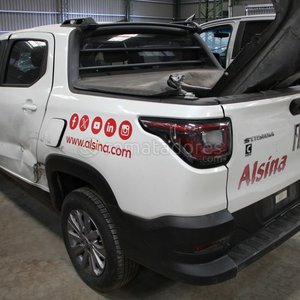 Camioneta Fiat Strada Blanca con Daños Severos - imagen 2