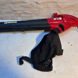 Sopladora Eléctrica Roja y Negra con Bolsa Recolectora - imagen 1
