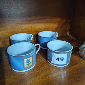 Lote de Tazas Variadas con Diseños Florales y Geométricos - imagen 2