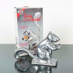Lote anterior: Rompenueces Metálico Figura Ardilla "Davy" Crackit en Caja