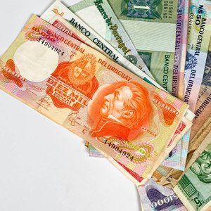 Lote de Billetes Varios: Uruguay, Portugal y Argentina - imagen 3