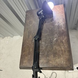Lámpara de Escritorio Negra con Brazo Extensible y Abrazadera - imagen 2