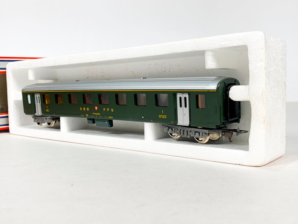 Vagon de tren modelo Lima, color verde y gris - imagen 2
