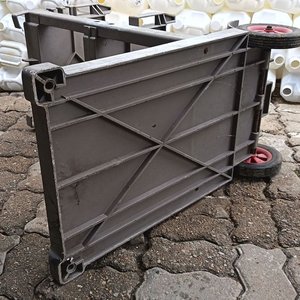 4 Carros Auxiliares de Limpieza de tres Estantantes con ruedas - Se venden a la Vista con Faltantes y Detalles de Uso - Ideal para repuesto - imagen 9
