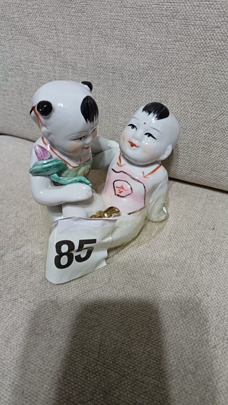Figura Decorativa de Cerámica Oriental de Dos Niños