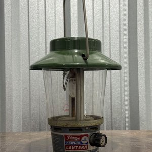 Lote siguiente: Farol Coleman a Gas Propano Vintage, Hecho en Canadá