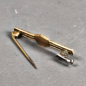 Prendedor Enchapado en Oro con Rostro de Niño y Broche de Plata - imagen 4