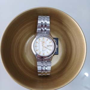 Lote siguiente: Reloj Orient Automático 3 Estrellas Acero Inoxidable Esfera Dorada Día/Fecha