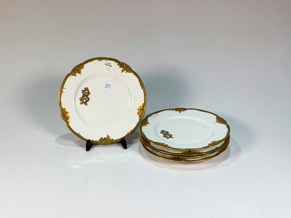 Cinco Platos de Postre Limoges de Porcelana Blanca con Monograma Dorado
