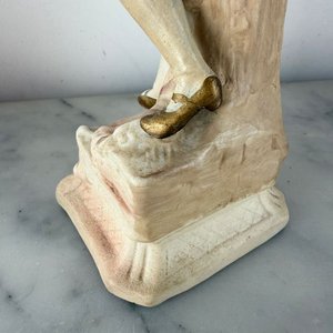 Figura de Porcelana Biscuit: Caballero Colonial Victoriano - imagen 4
