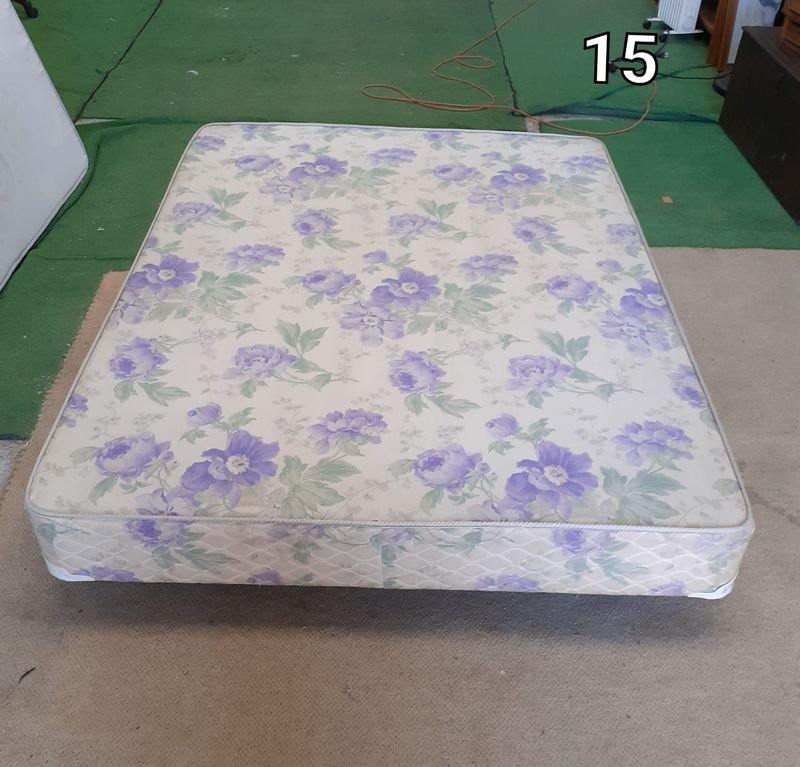 Mueble de somier de 2 plazas con diseños florales - imagen 2