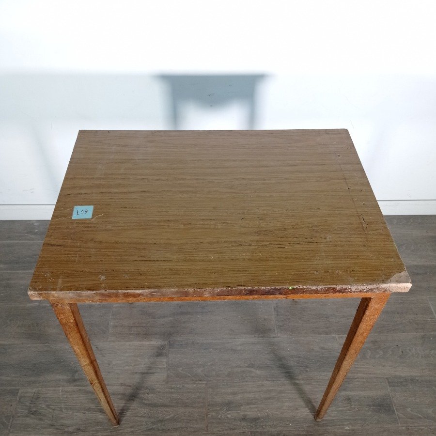 Mesa pequeña de madera con tapa de cárnica - imagen 3