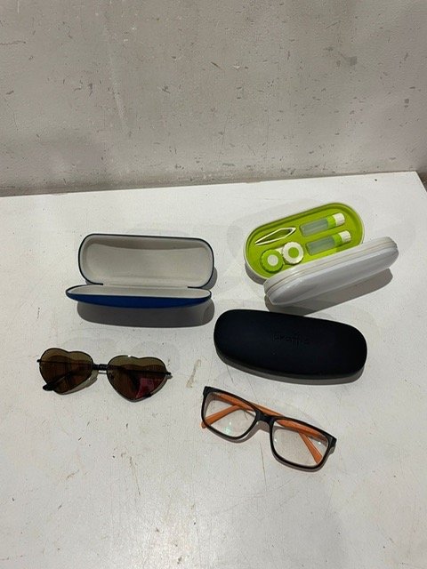 Item 28000 - Image 0