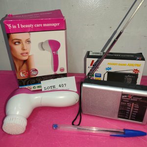 Lote siguiente: Lote Radio Portátil AM/FM y Masajeador Facial Eléctrico a Pilas