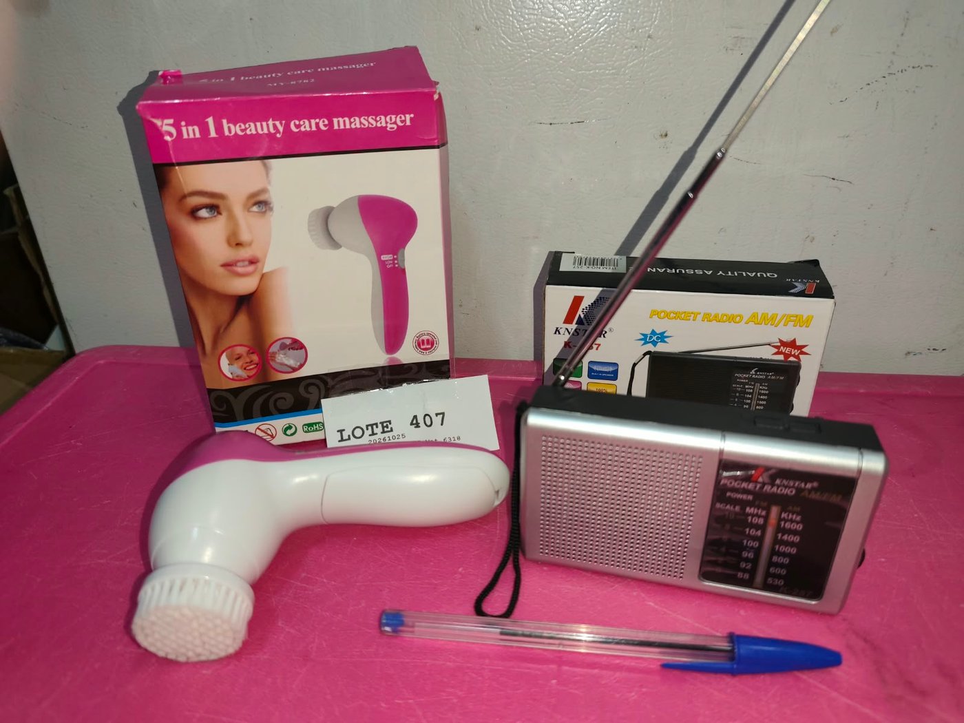 Lote Radio Portátil AM/FM y Masajeador Facial Eléctrico a Pilas