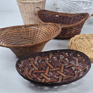 Lote de Cestos de Mimbre, Bandejas de Madera y Decoración - imagen 2