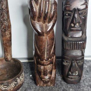 Lote de 3 piezas de madera tallada: cucharón y figuras tribales - imagen 2