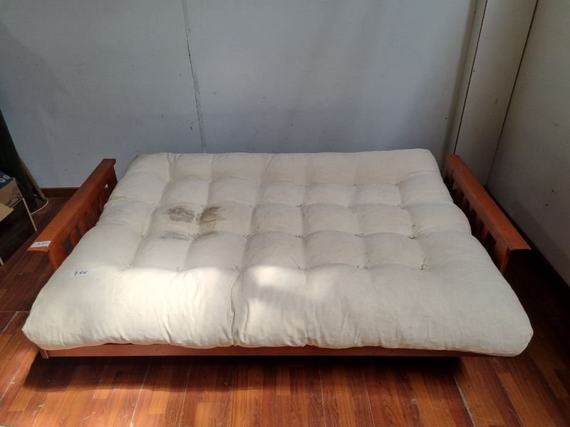 Sillon Sofa Cama Futon En Madera: Un sofá cama versátil y cómodo - imagen 7