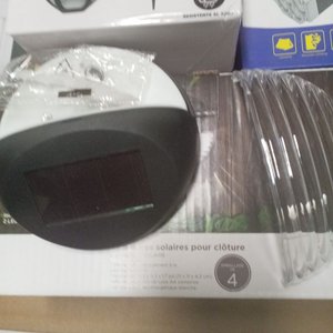 Lote siguiente: Lámpara Aplique Exterior con Panel Solar