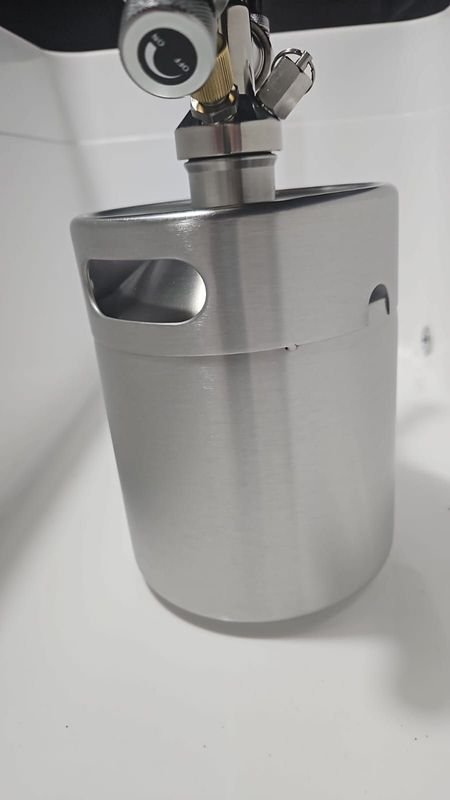 Chopera ideal para cervezas artesanales con pico de 2 litros - imagen 4