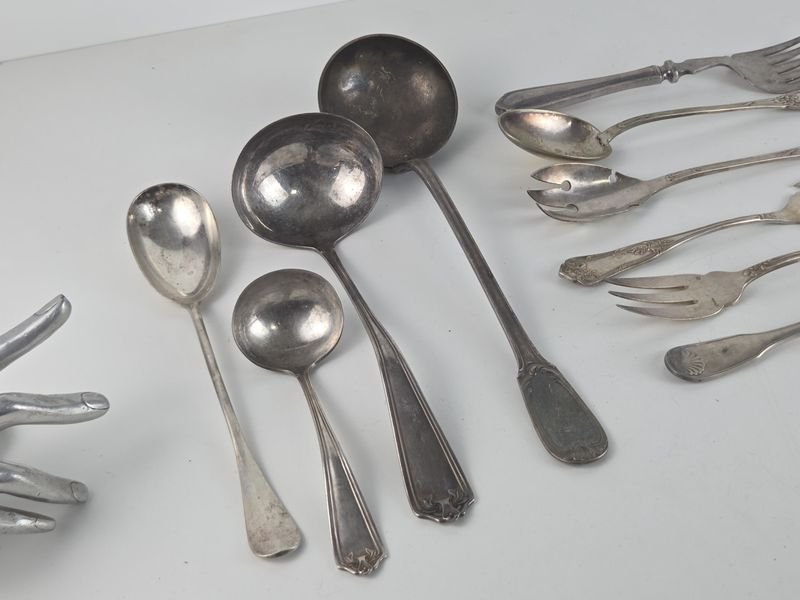 Cubiertos de servicio europeos en plata, excelente condición - imagen 8
