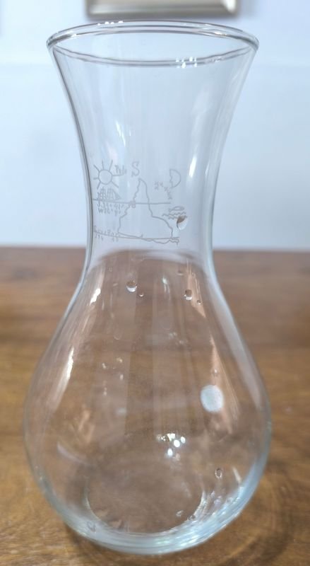 JARRA DE VIDRIO TALLADO: Un vaso de vidrio tallado inspirado en Torres García - imagen 1