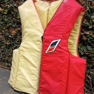 Chaleco Salvavidas Rocket Jacket Rojo y Amarillo - imagen 2