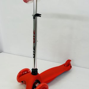 Monopatín Scooter Tres Ruedas Rojo con Luces ZIP - imagen 3