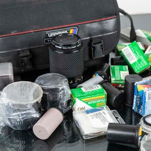 Lote de Lentes y Accesorios para Cámara con Estuche - imagen 2