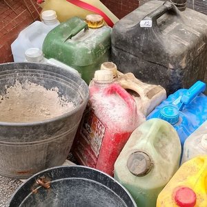 Lote de Bidones y Baldes Plásticos - imagen 3