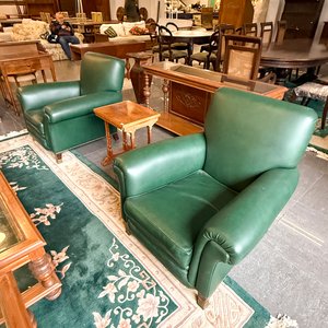 Lote anterior: Par de Sillones Verdes y Mesas de Centro de Madera y Cristal