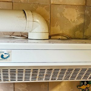 Lote siguiente: Campana de Cocina AKIO - Para Reparar