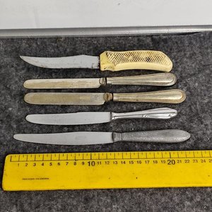 Lote de 5 Cuchillos Antiguos con Mangos Decorados - imagen 1