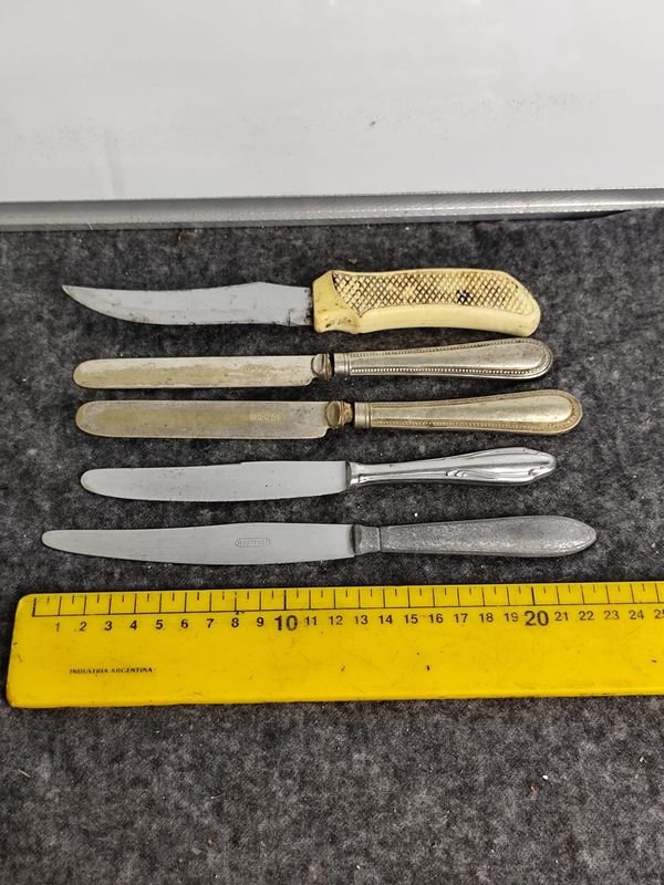 Lote de 5 Cuchillos Antiguos con Mangos Decorados