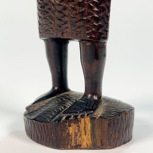 Talla de Madera: Hombre Africano con Brazo Doblado - 17 cm - imagen 3