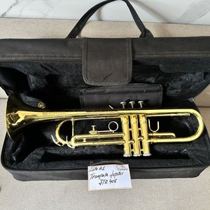 Lote anterior: Trompeta Jupiter JTR 408 Dorada con Estuche y Manual