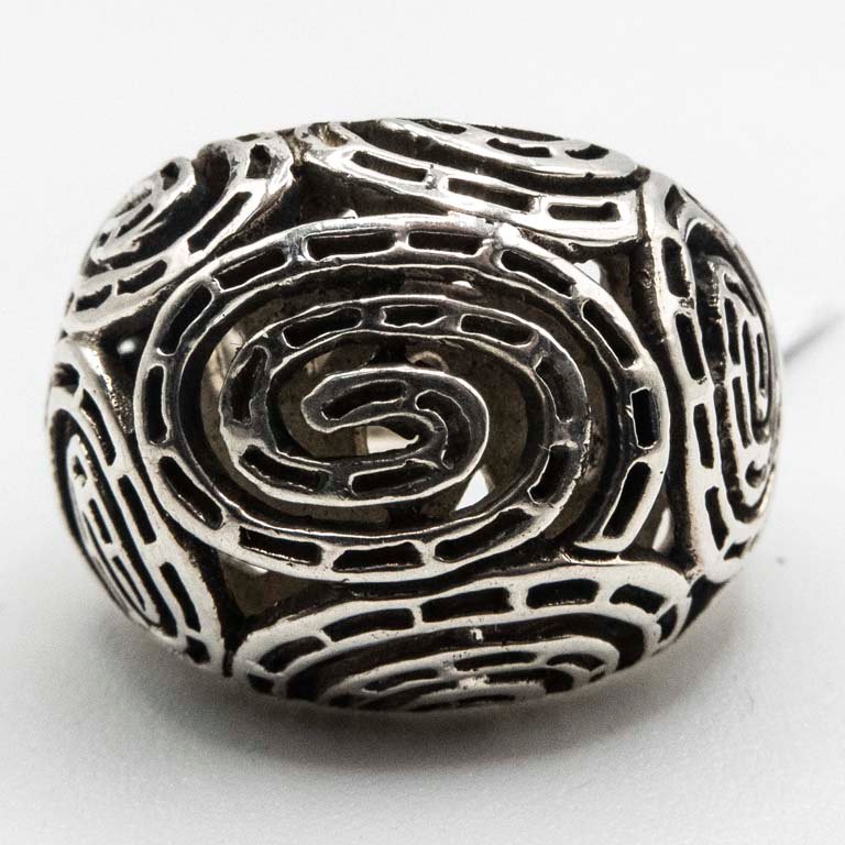 Anillo de Plata con Diseño Espiral Calado