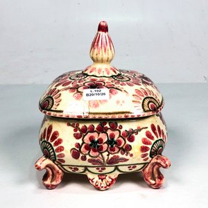 Alhajero de Porcelana Blanca con Flores Rojas y Patas - imagen 3