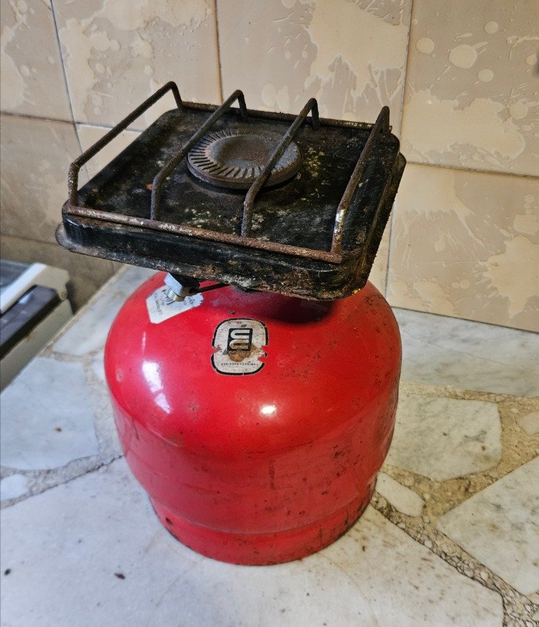 Cocinilla Portátil a Gas Roja con Carga Completa