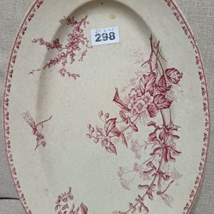Lote siguiente: Fuente Ovalada Antigua Decorada con Motivos Florales