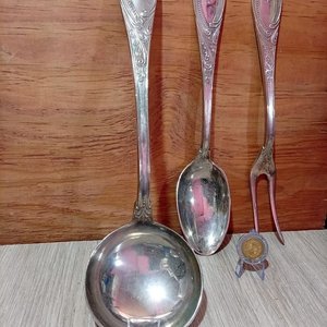 Lote siguiente: Juego de Cubiertos de Servir: Cuchara, Pincho y Cucharón Sellados 800