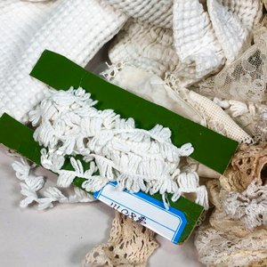 Lote de Carpetas, Servilletas y Adornos de Crochet y Hilo - imagen 2