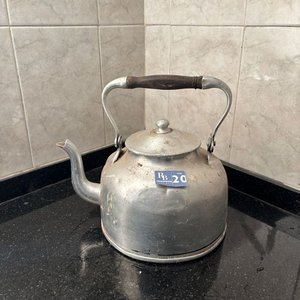 Lote anterior: Caldera Grande de Aluminio con Tapa y Asa de Madera