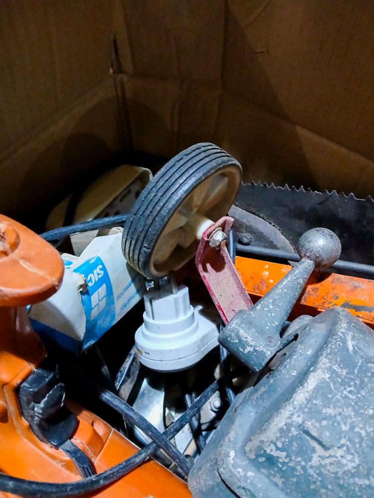 Conjunto de herramientas eléctricas y manuales - imagen 3