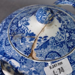 Azucarero con tapa y dos platos pequeños de té, cerámica inglesa Enoch Wood - imagen 5