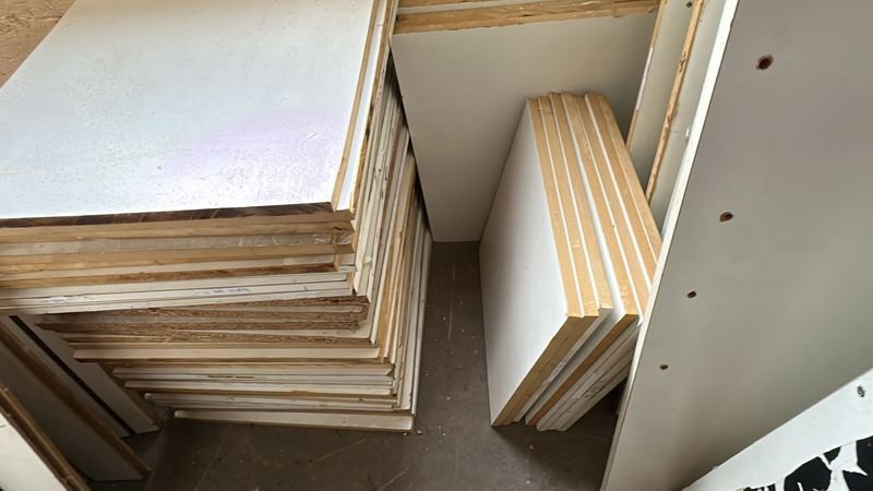 Lote siguiente: Muebles de Madera - Tablas y Pinos