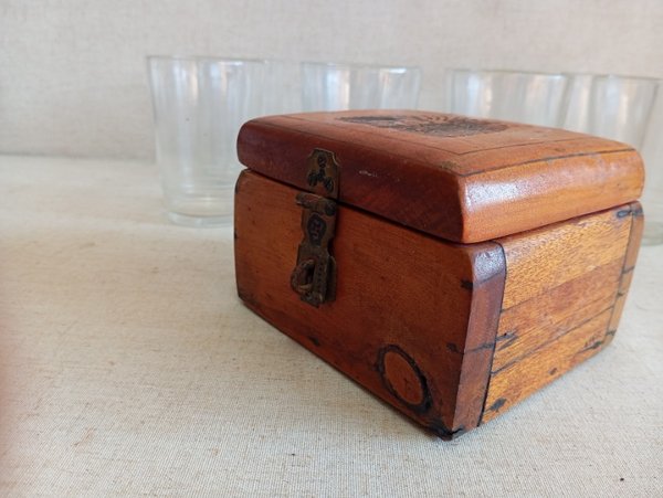 Caja de madera con 8 vasos claros - imagen 6