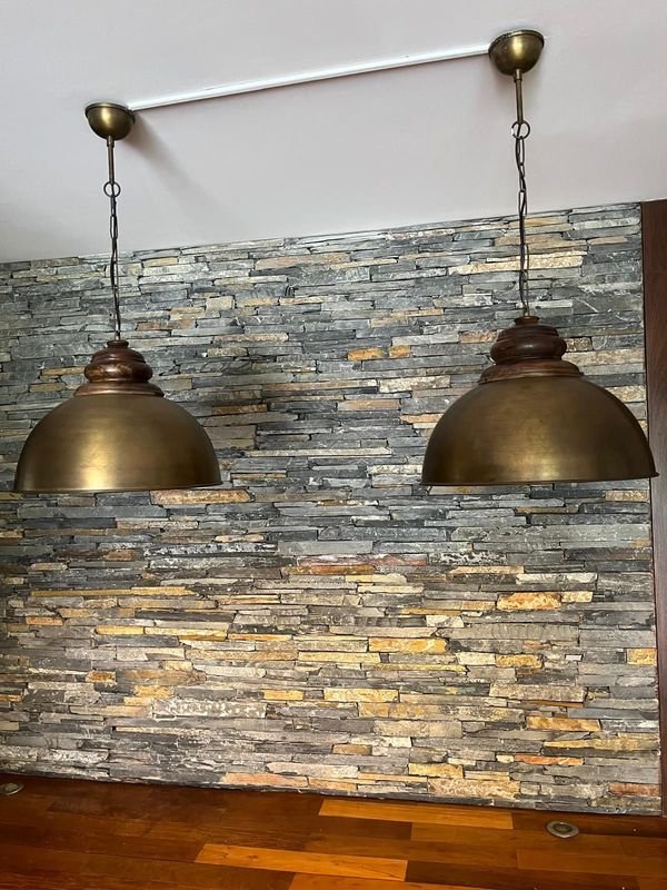 2 Lámparas Galponeras de Bronce y Madera Estilo Industrial
