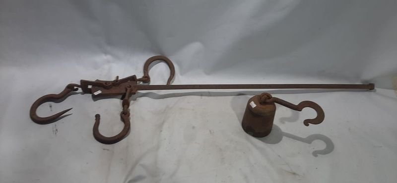 Balanza de Pilon Antigua de Hierro con Pesas